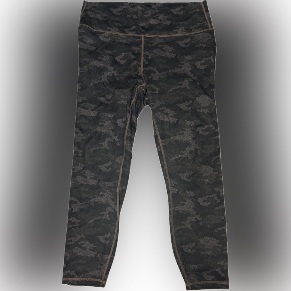 Fabletics Black Camouflage Leggings w/leg pockets | Sz XL